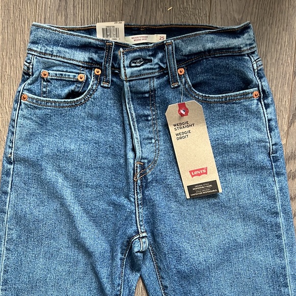 NWT Levi’s high rise wedgie straight jeans - Picture 2 of 3